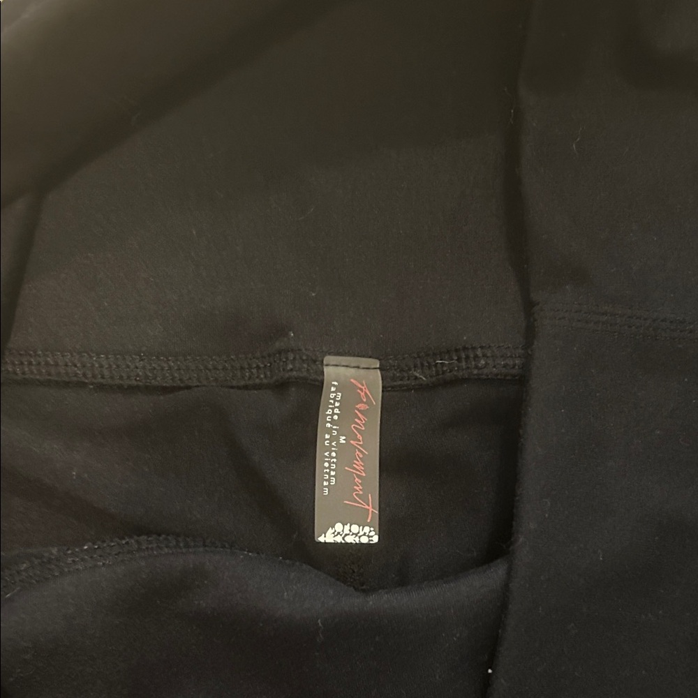 Elegant Black Women's Free People Flare Yoga pants - Picture 4 of 4